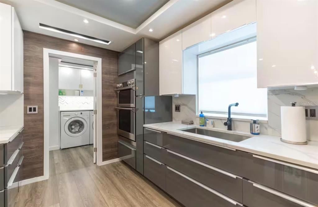 Под контрактом: $549,900 (5 спален, 4 ванн, 2706 Квадратных фут)