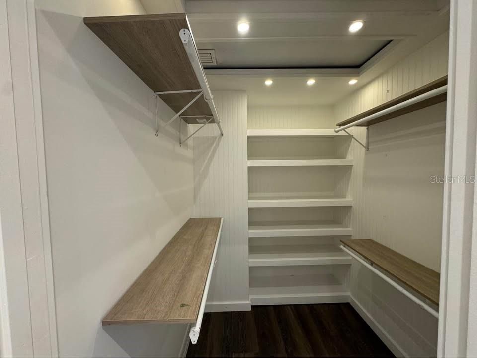 Под контрактом: $549,900 (5 спален, 4 ванн, 2706 Квадратных фут)