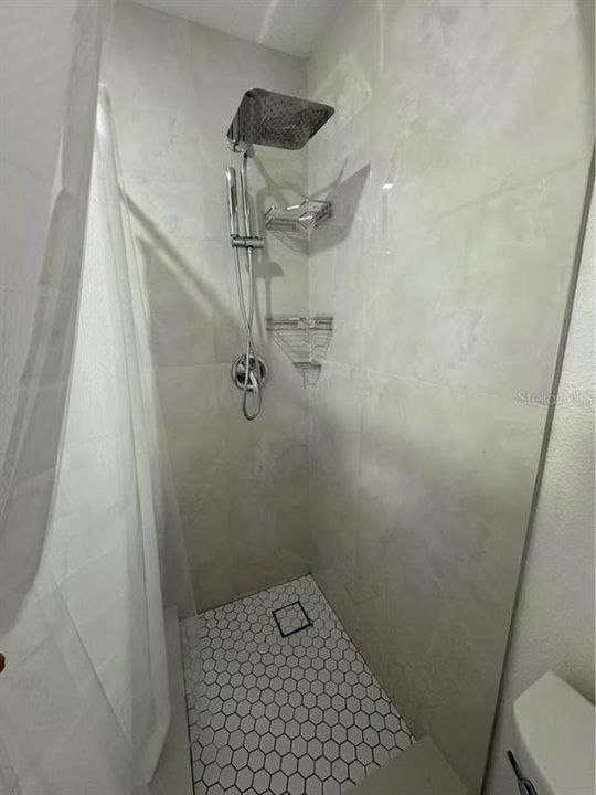 Под контрактом: $549,900 (5 спален, 4 ванн, 2706 Квадратных фут)