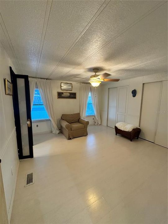 Activo con contrato: $134,900 (2 camas, 2 baños, 936 Pies cuadrados)