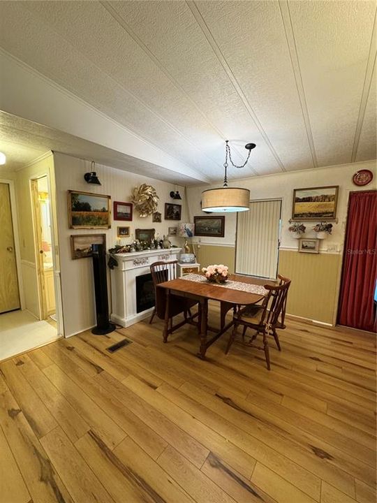 Activo con contrato: $134,900 (2 camas, 2 baños, 936 Pies cuadrados)