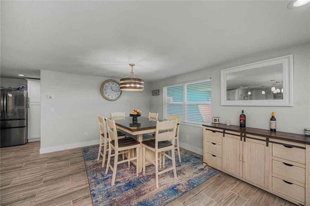 En Venta: $879,900 (4 camas, 2 baños, 2822 Pies cuadrados)