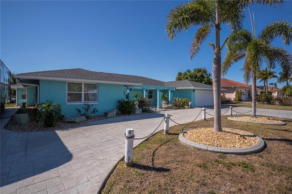 En Venta: $879,900 (4 camas, 2 baños, 2822 Pies cuadrados)