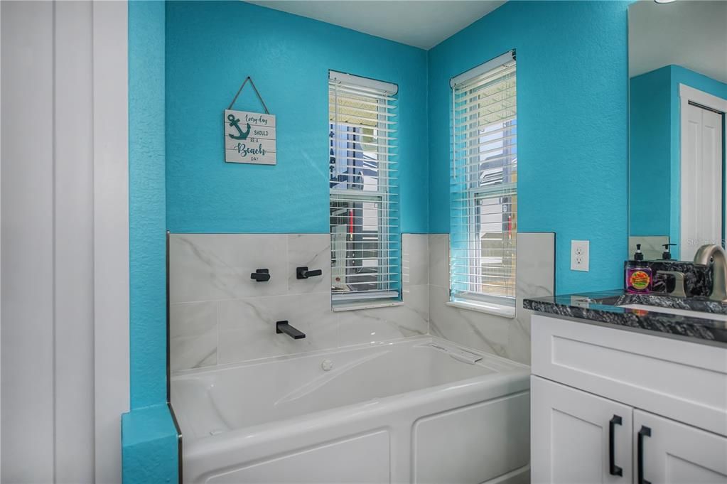 En Venta: $879,900 (4 camas, 2 baños, 2822 Pies cuadrados)