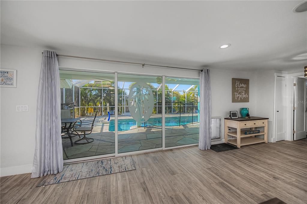 En Venta: $879,900 (4 camas, 2 baños, 2822 Pies cuadrados)