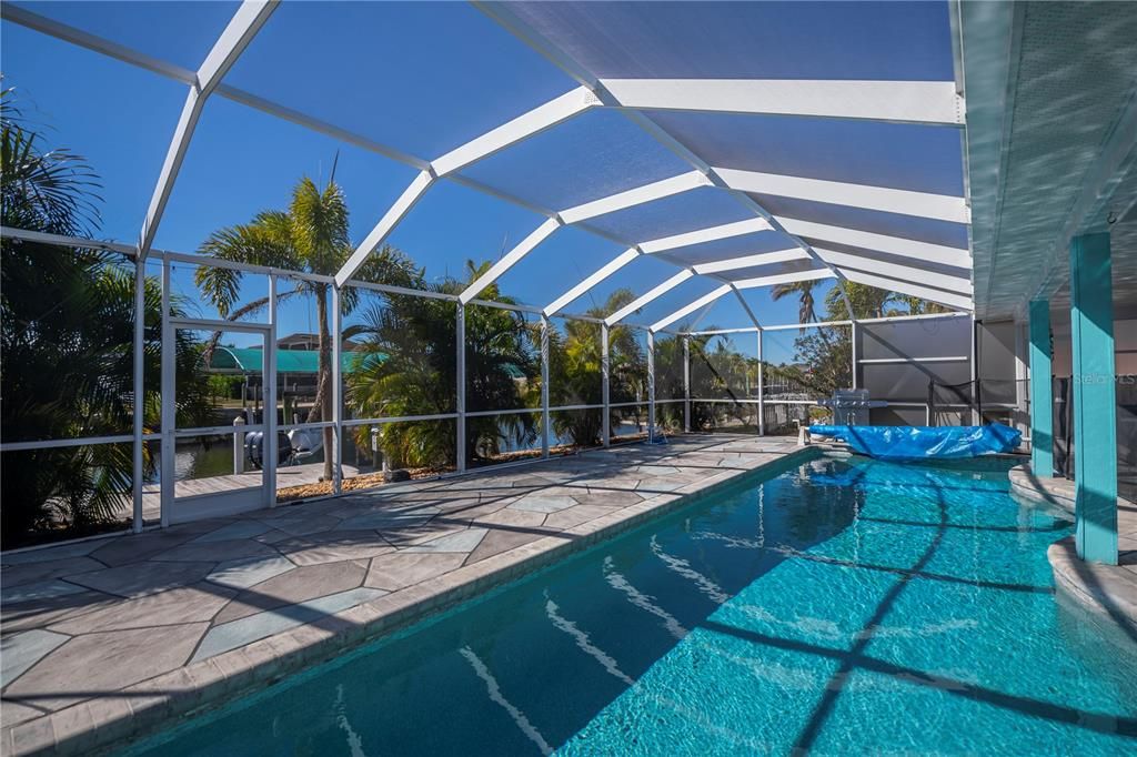 En Venta: $879,900 (4 camas, 2 baños, 2822 Pies cuadrados)