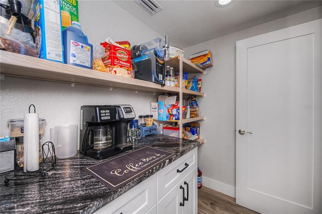 En Venta: $879,900 (4 camas, 2 baños, 2822 Pies cuadrados)