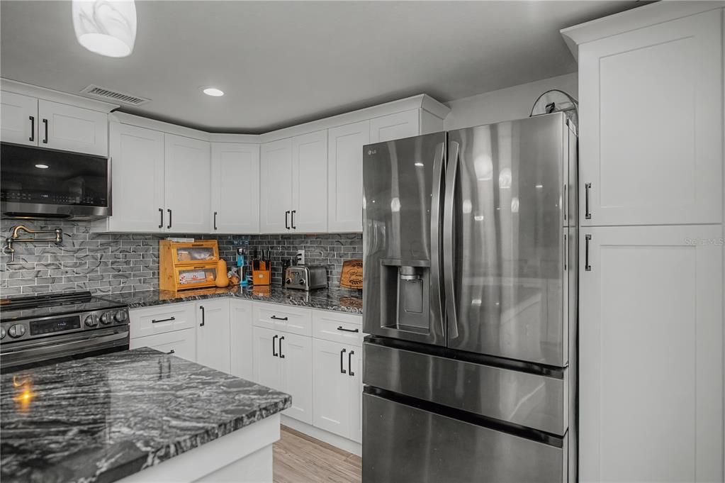 En Venta: $879,900 (4 camas, 2 baños, 2822 Pies cuadrados)