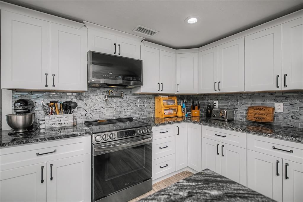 En Venta: $879,900 (4 camas, 2 baños, 2822 Pies cuadrados)