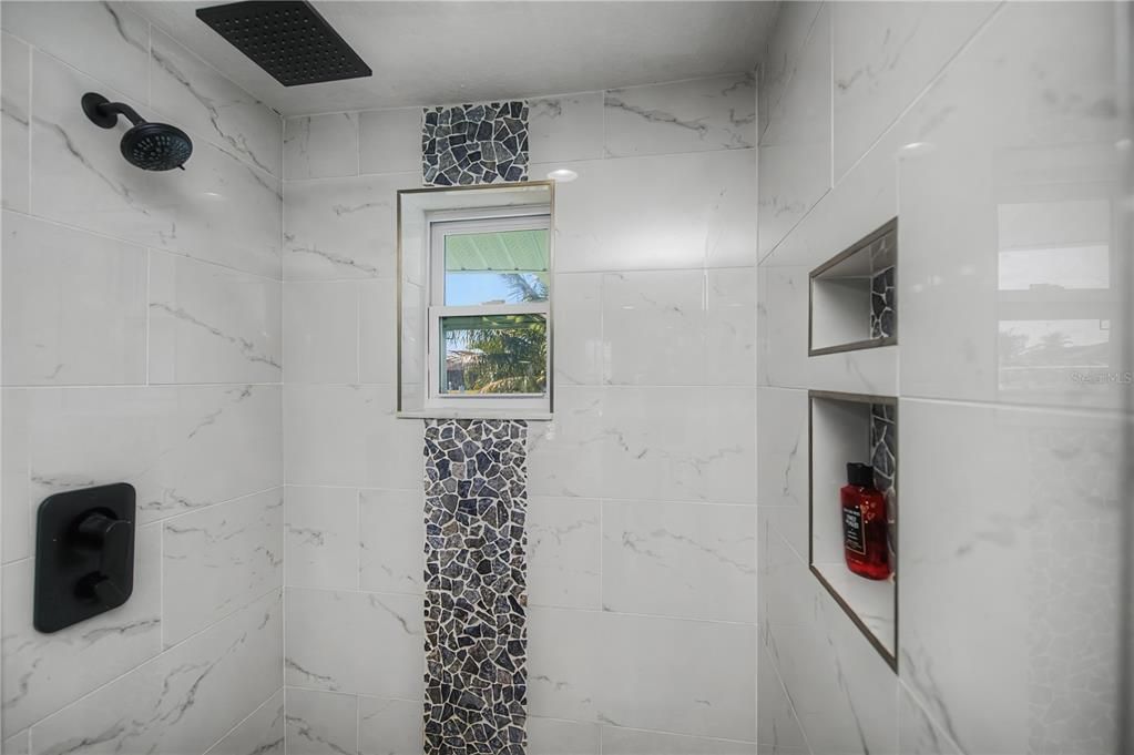 En Venta: $879,900 (4 camas, 2 baños, 2822 Pies cuadrados)