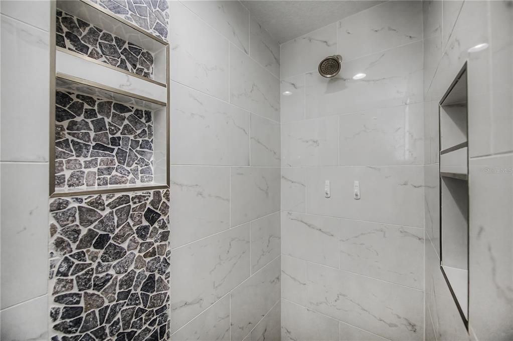 En Venta: $879,900 (4 camas, 2 baños, 2822 Pies cuadrados)