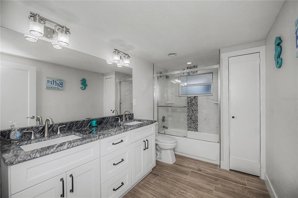 En Venta: $879,900 (4 camas, 2 baños, 2822 Pies cuadrados)