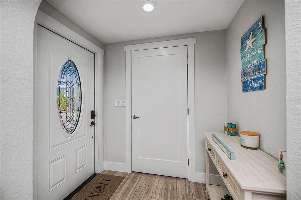 En Venta: $879,900 (4 camas, 2 baños, 2822 Pies cuadrados)