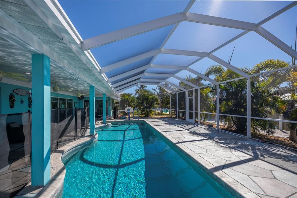 En Venta: $879,900 (4 camas, 2 baños, 2822 Pies cuadrados)