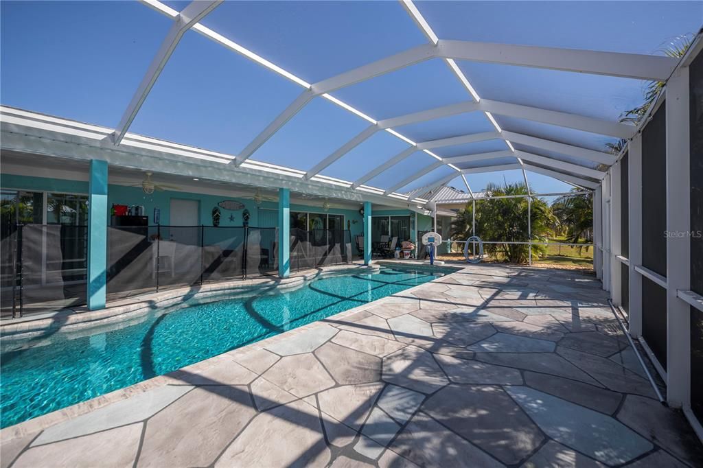 En Venta: $879,900 (4 camas, 2 baños, 2822 Pies cuadrados)