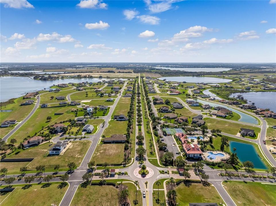 En Venta: $744,900 (4 camas, 3 baños, 2780 Pies cuadrados)