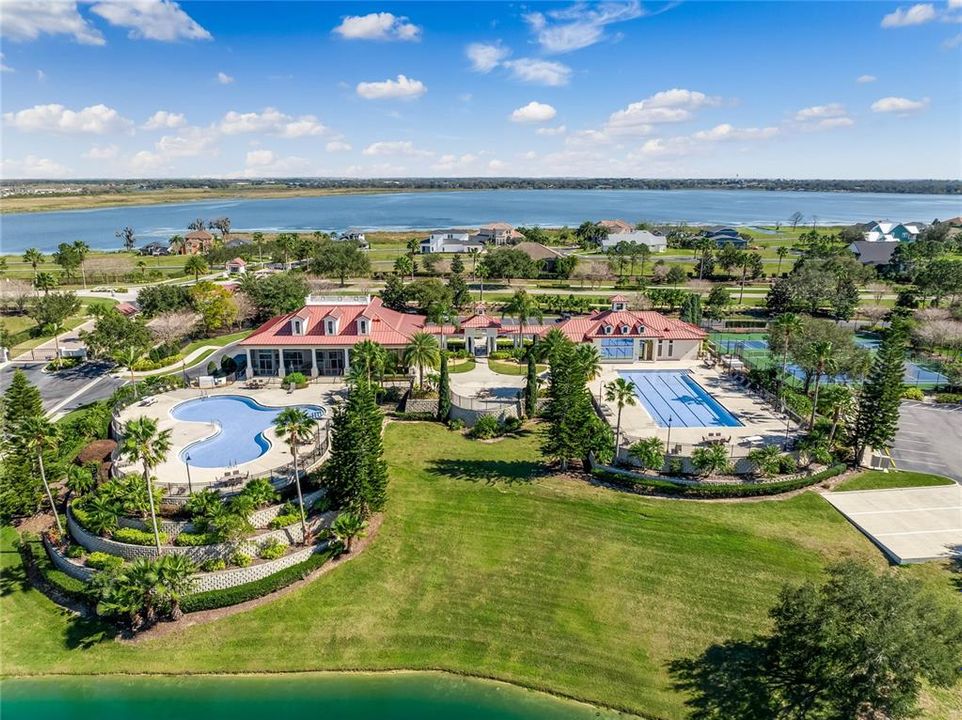En Venta: $744,900 (4 camas, 3 baños, 2780 Pies cuadrados)