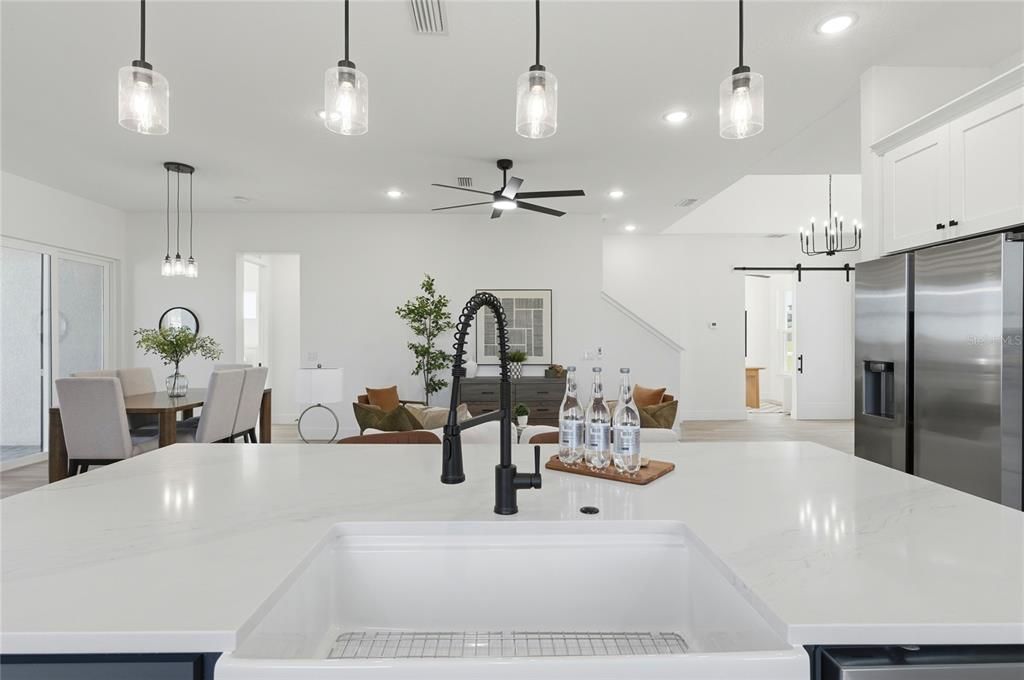 En Venta: $744,900 (4 camas, 3 baños, 2780 Pies cuadrados)