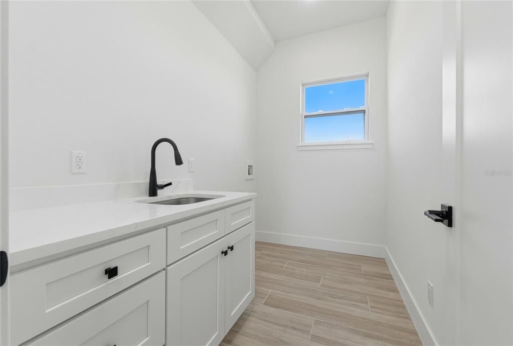 En Venta: $744,900 (4 camas, 3 baños, 2780 Pies cuadrados)