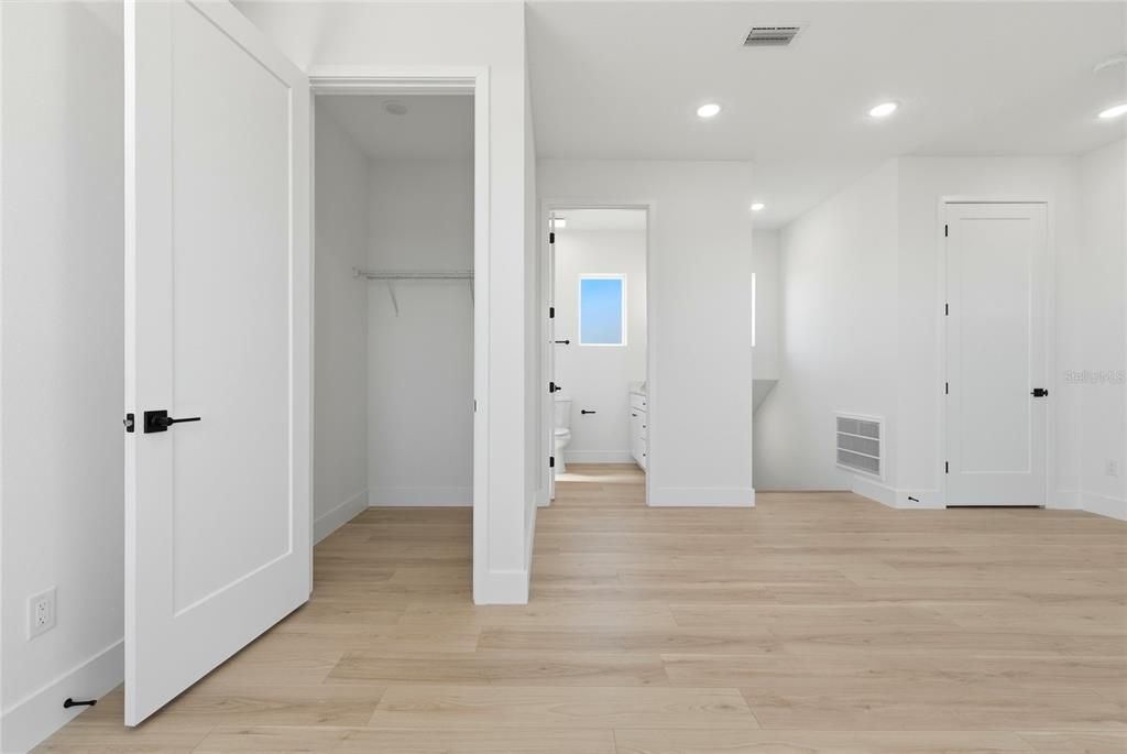 En Venta: $744,900 (4 camas, 3 baños, 2780 Pies cuadrados)