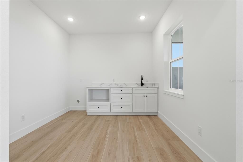 En Venta: $744,900 (4 camas, 3 baños, 2780 Pies cuadrados)