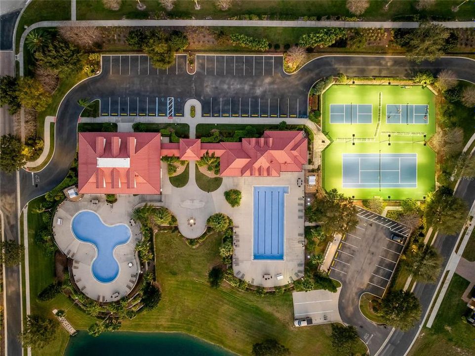 En Venta: $744,900 (4 camas, 3 baños, 2780 Pies cuadrados)