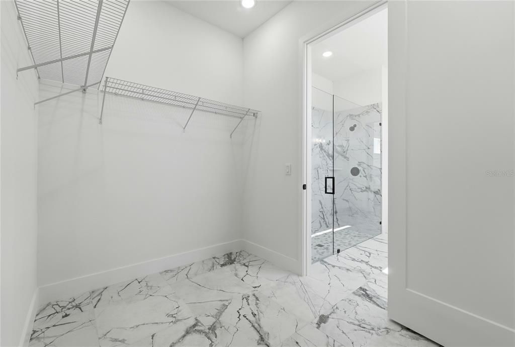 En Venta: $744,900 (4 camas, 3 baños, 2780 Pies cuadrados)