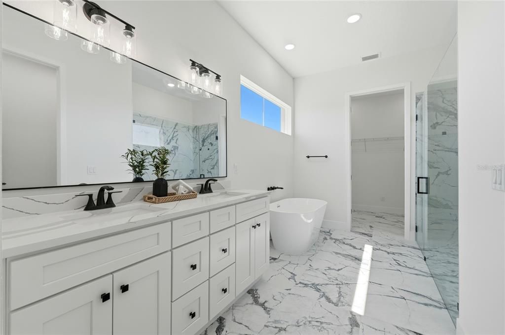 En Venta: $744,900 (4 camas, 3 baños, 2780 Pies cuadrados)