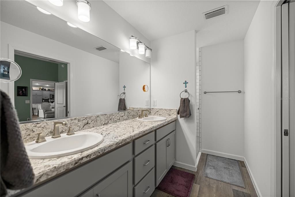 En Venta: $724,900 (3 camas, 4 baños, 2703 Pies cuadrados)
