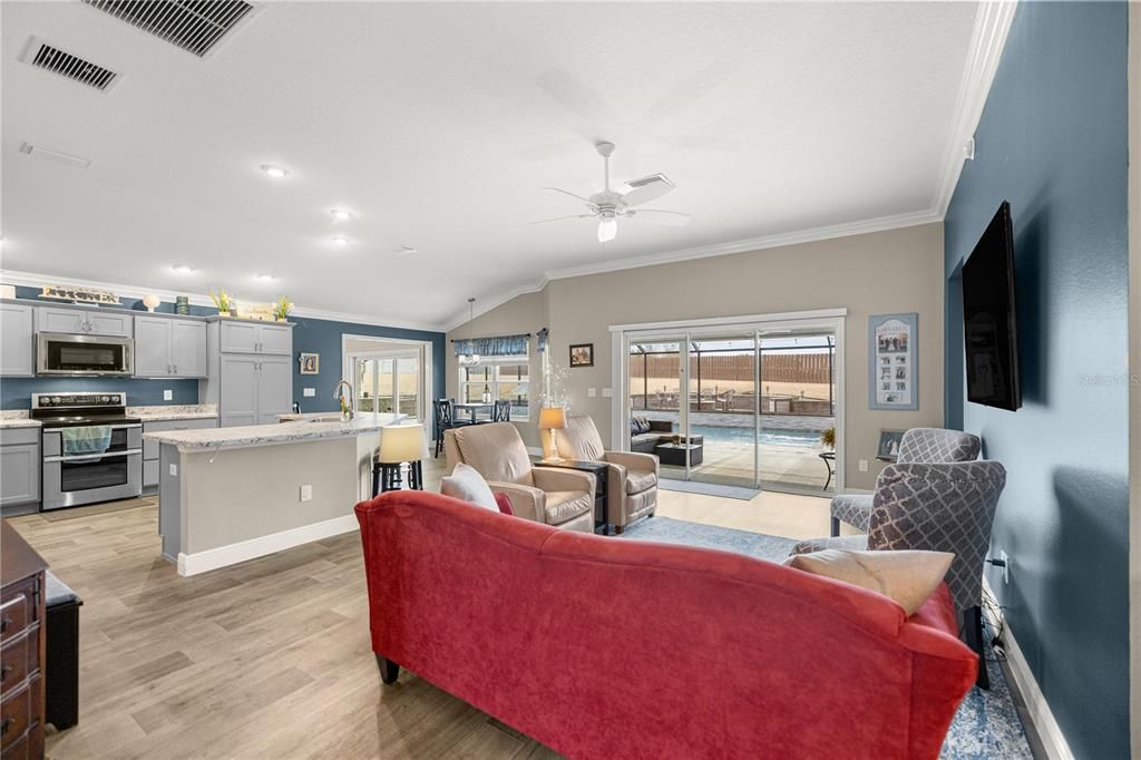 En Venta: $724,900 (3 camas, 4 baños, 2703 Pies cuadrados)