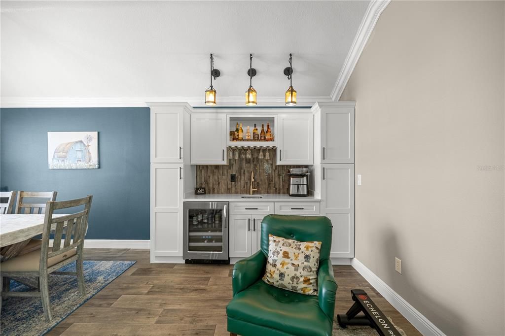 En Venta: $724,900 (3 camas, 4 baños, 2703 Pies cuadrados)