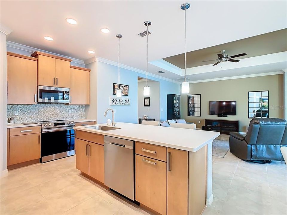 Active With Contract: $460,000 (2 beds, 2 baths, 1705 Square Feet)