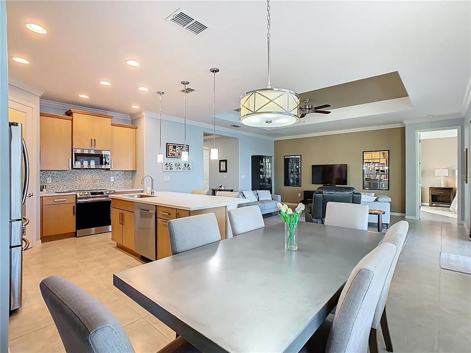 Active With Contract: $460,000 (2 beds, 2 baths, 1705 Square Feet)