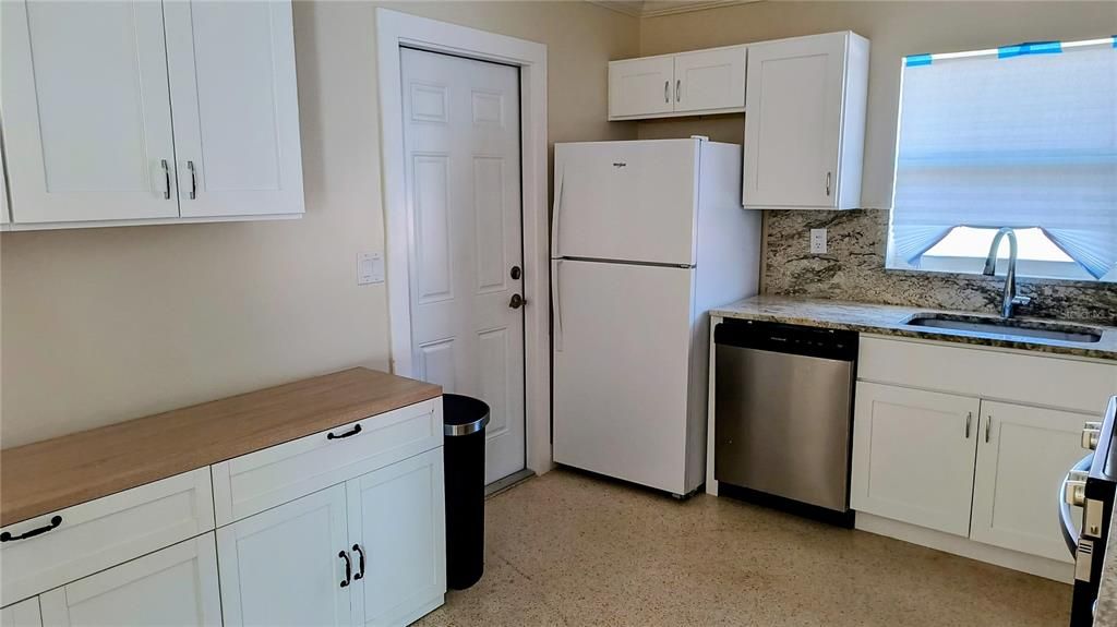 For Rent: $3,200 (3 beds, 2 baths, 1947 Square Feet)