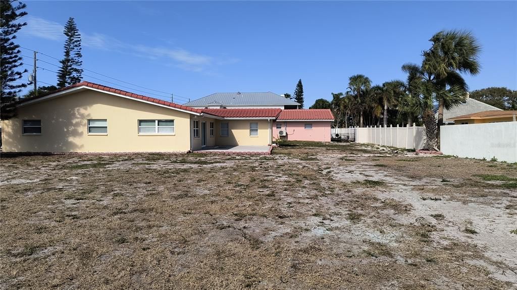 For Rent: $3,200 (3 beds, 2 baths, 1947 Square Feet)