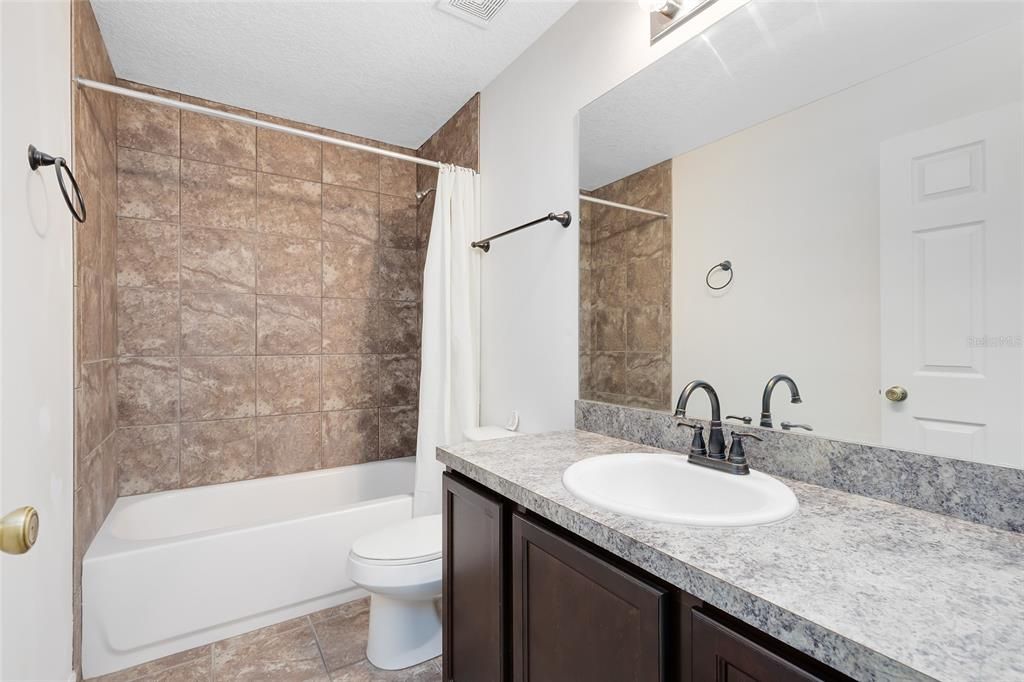 Activo con contrato: $279,900 (2 camas, 2 baños, 1249 Pies cuadrados)
