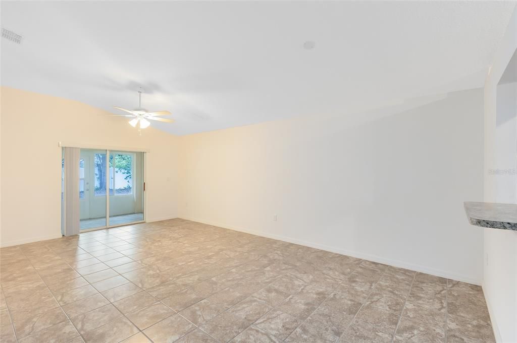 Activo con contrato: $279,900 (2 camas, 2 baños, 1249 Pies cuadrados)