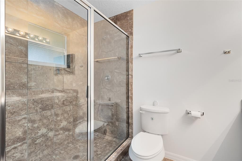 Activo con contrato: $279,900 (2 camas, 2 baños, 1249 Pies cuadrados)