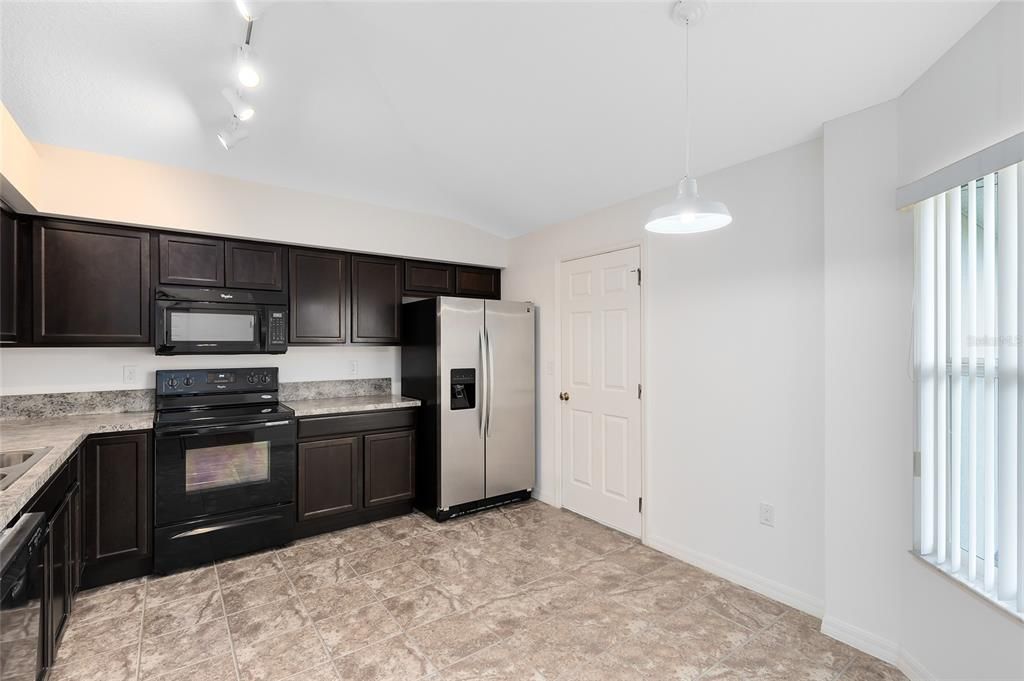 Activo con contrato: $279,900 (2 camas, 2 baños, 1249 Pies cuadrados)