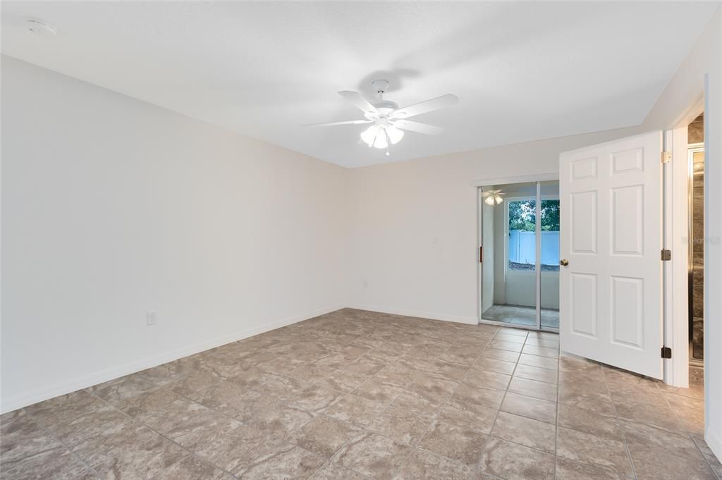 Activo con contrato: $279,900 (2 camas, 2 baños, 1249 Pies cuadrados)