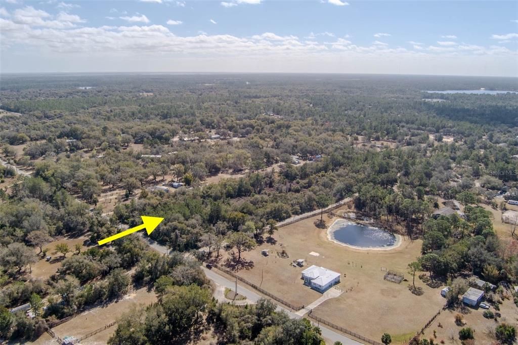 На продажу: $549,900 (8.32 acres)