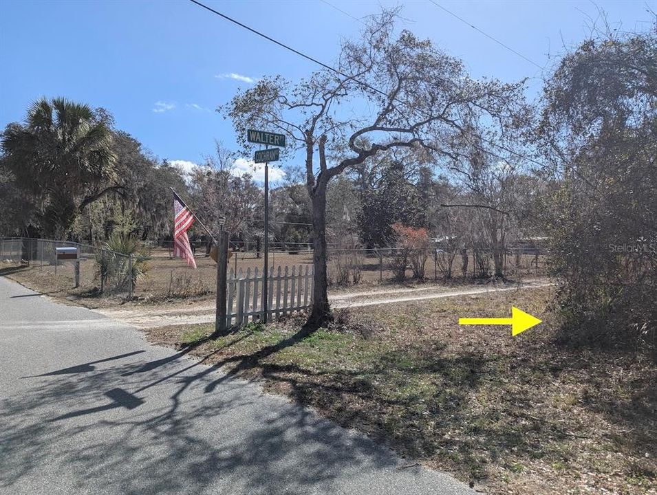 На продажу: $549,900 (8.32 acres)