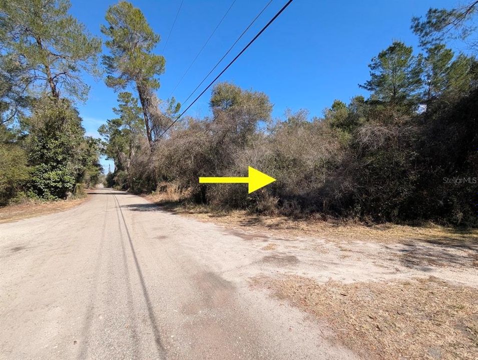 На продажу: $549,900 (8.32 acres)