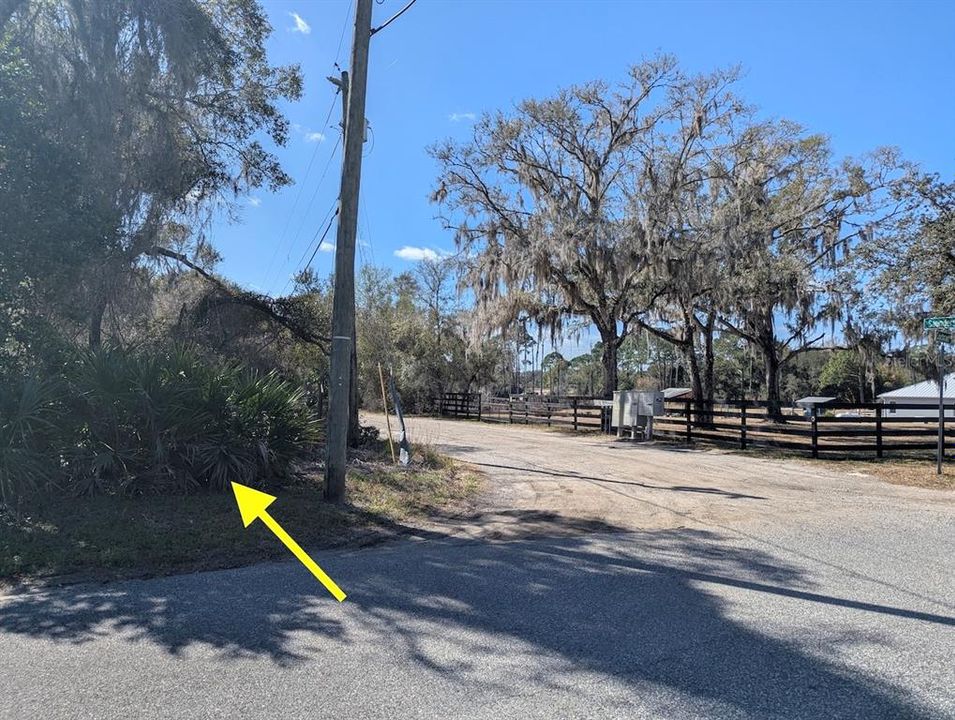 На продажу: $549,900 (8.32 acres)