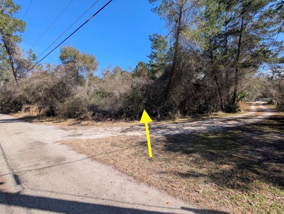 На продажу: $549,900 (8.32 acres)