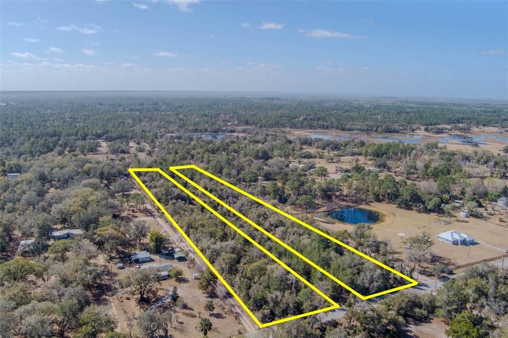 На продажу: $549,900 (8.32 acres)