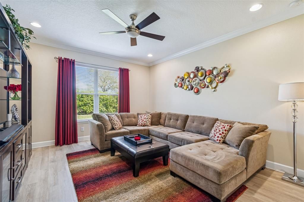 Activo con contrato: $645,000 (4 camas, 3 baños, 3261 Pies cuadrados)