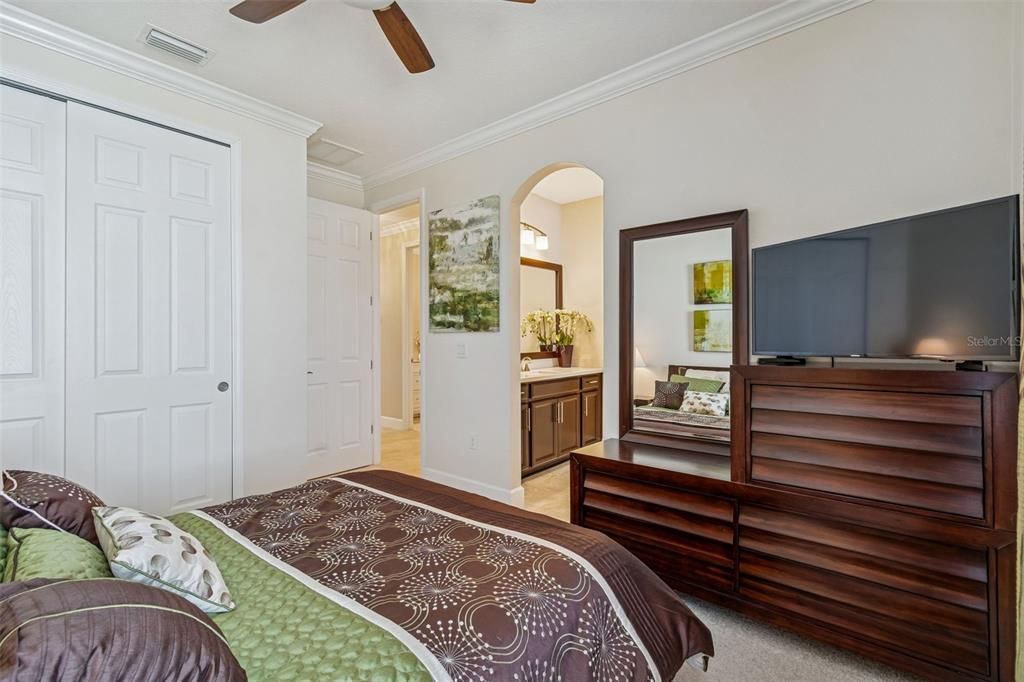 Activo con contrato: $645,000 (4 camas, 3 baños, 3261 Pies cuadrados)