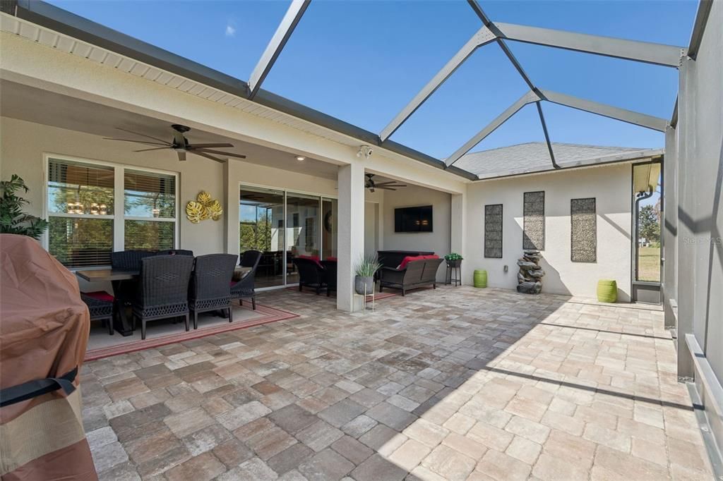 Activo con contrato: $645,000 (4 camas, 3 baños, 3261 Pies cuadrados)