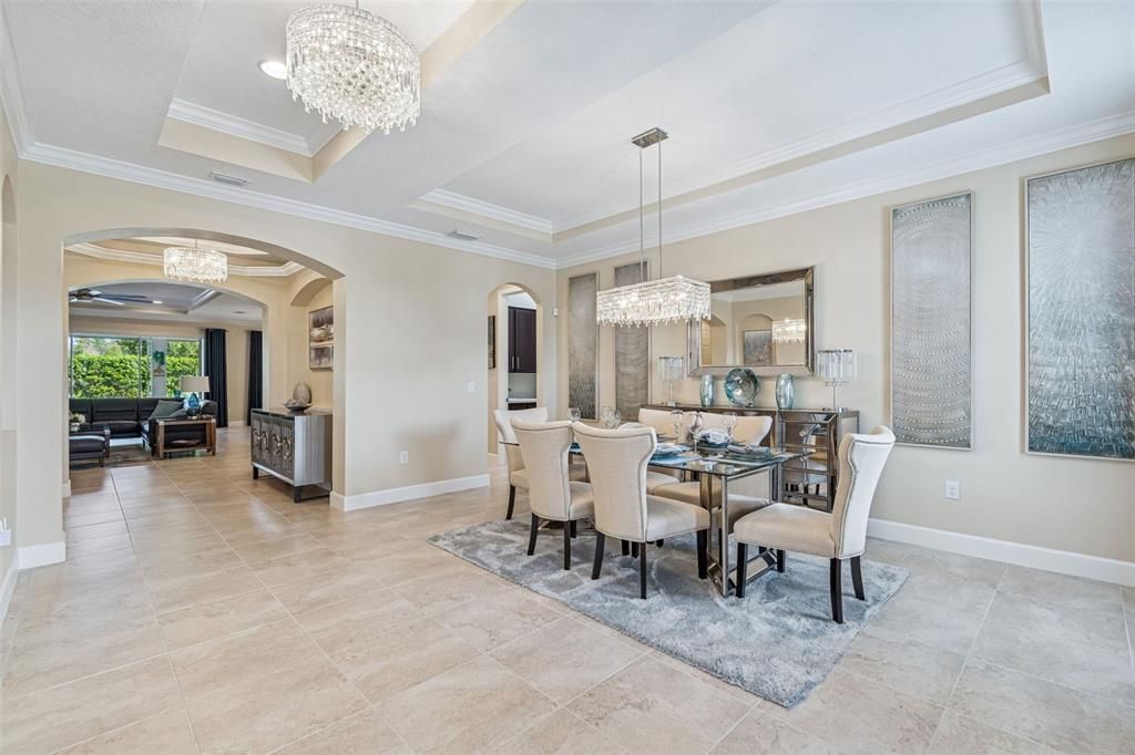 Activo con contrato: $645,000 (4 camas, 3 baños, 3261 Pies cuadrados)